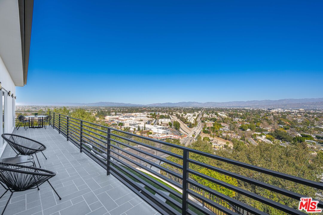 11725 Laurelwood Dr