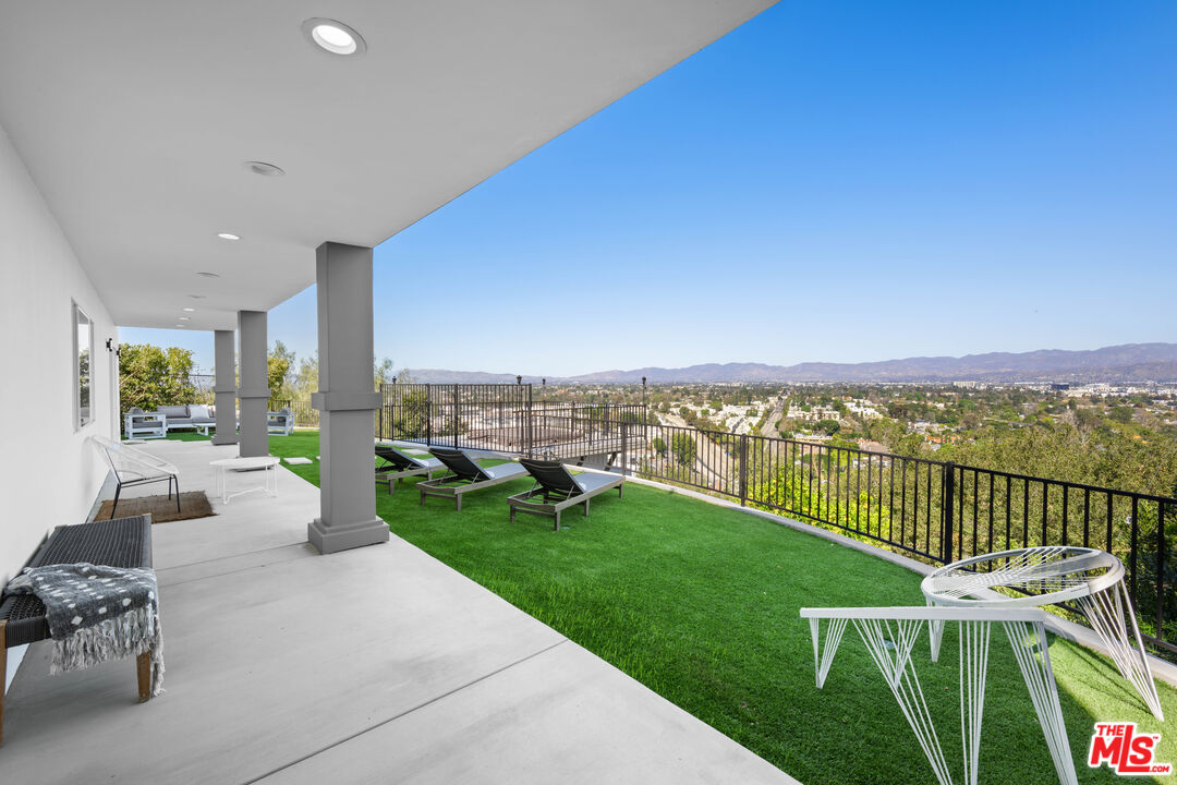 11725 Laurelwood Dr