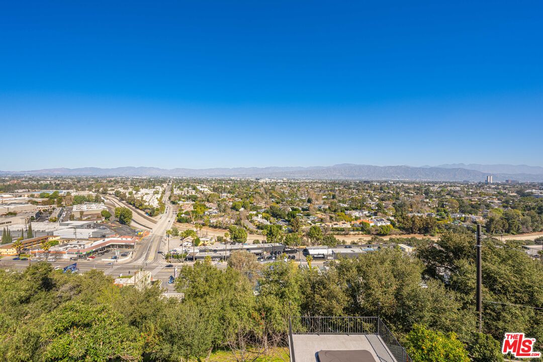 11725 Laurelwood Dr