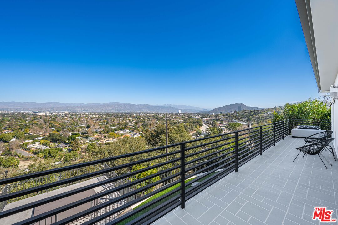 11725 Laurelwood Dr