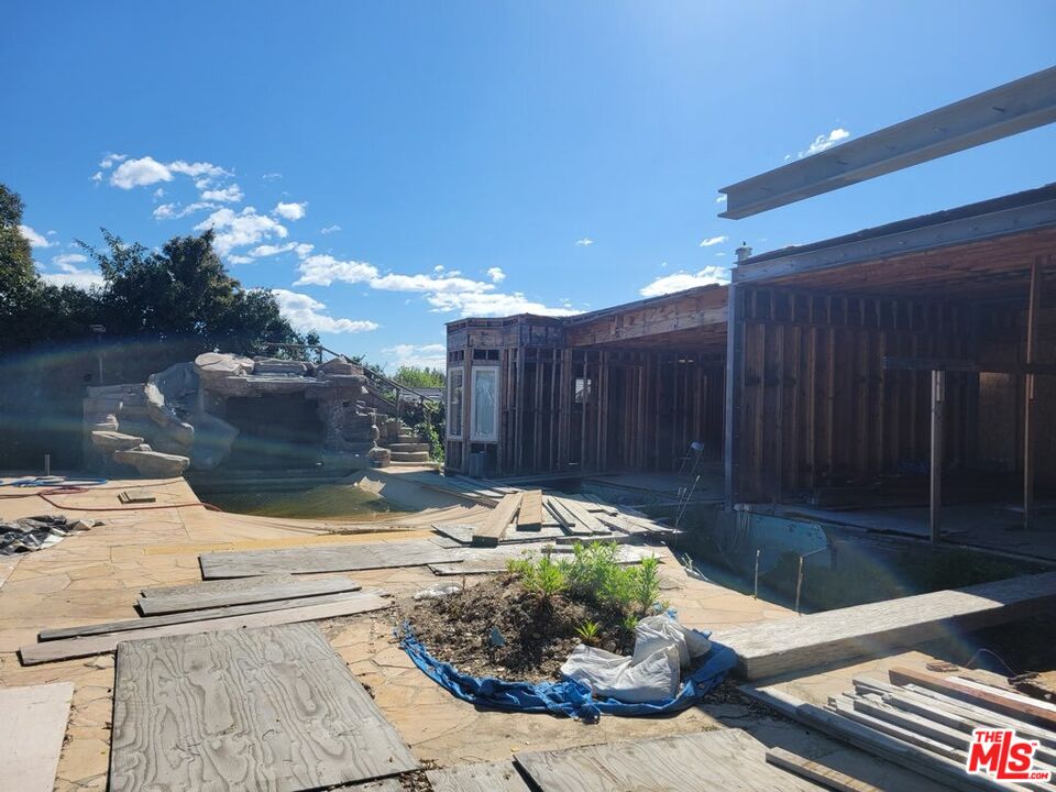 16351 Sloan Dr