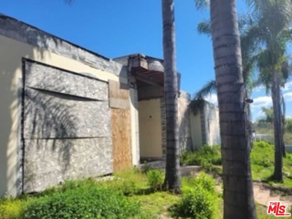 16351 Sloan Dr
