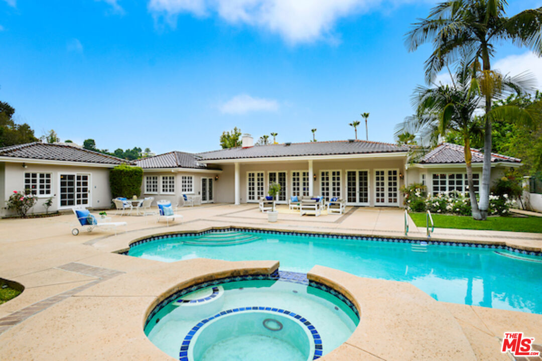 400 EVELYN PL