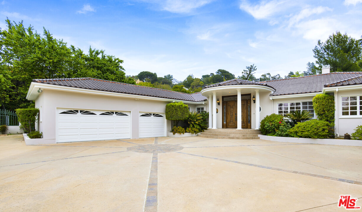 400 EVELYN PL