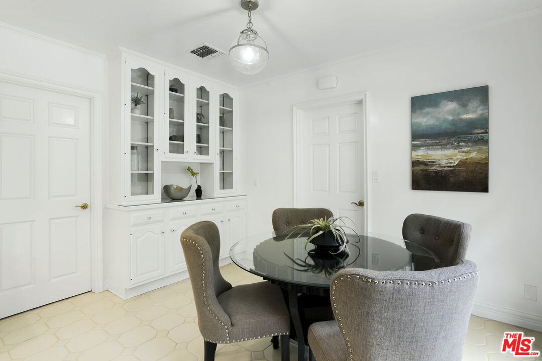 400 EVELYN PL