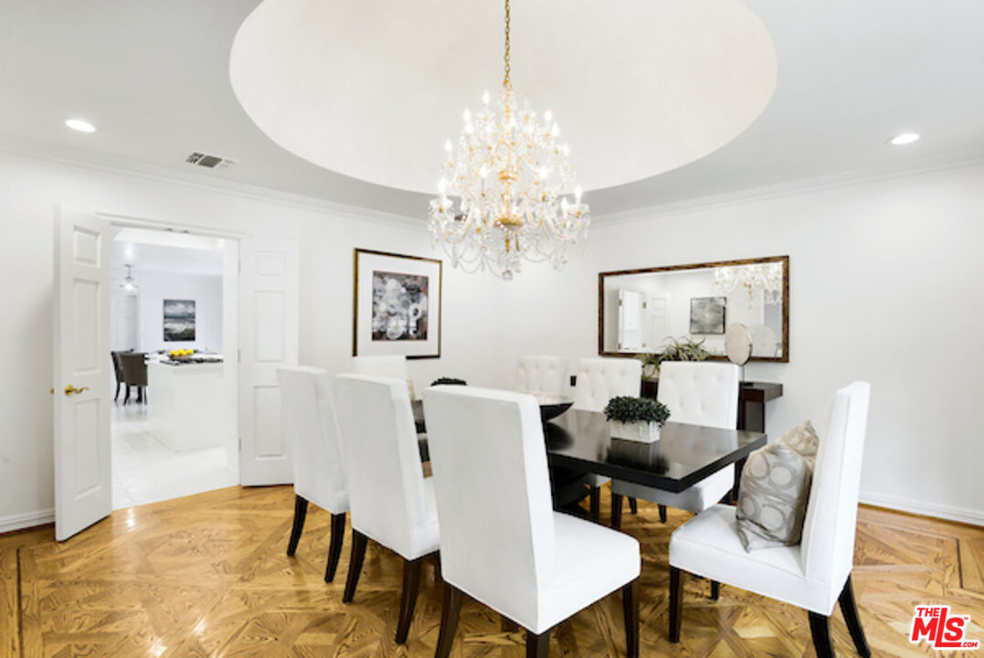 400 EVELYN PL