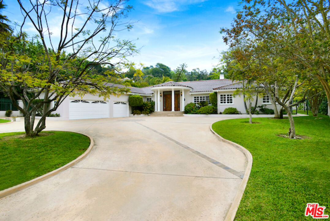 400 EVELYN PL