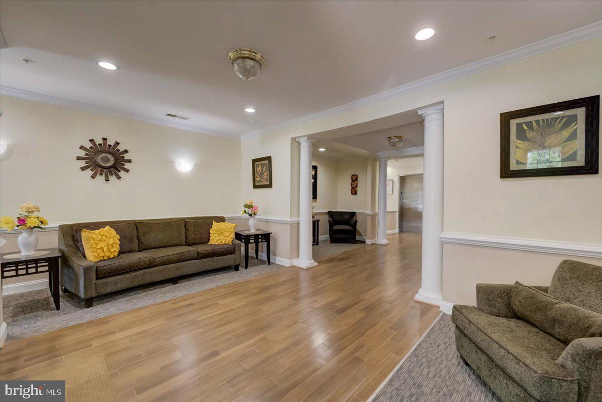 13216 Fox Bow Dr #206