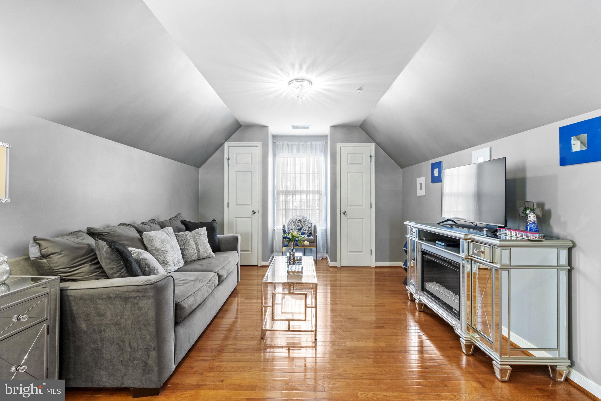 10211 Rockview Ter