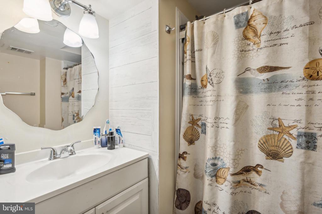 8456 Kitchener Dr