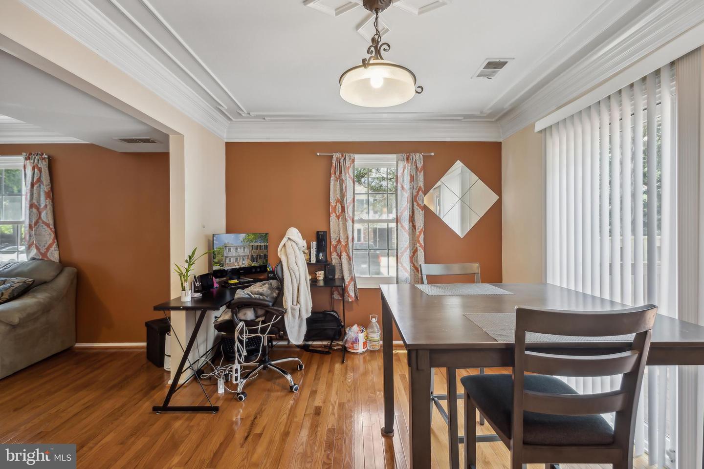 8456 Kitchener Dr