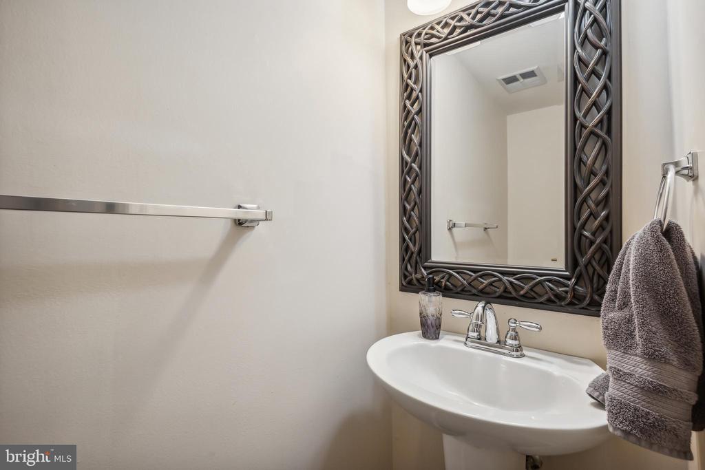 8456 Kitchener Dr