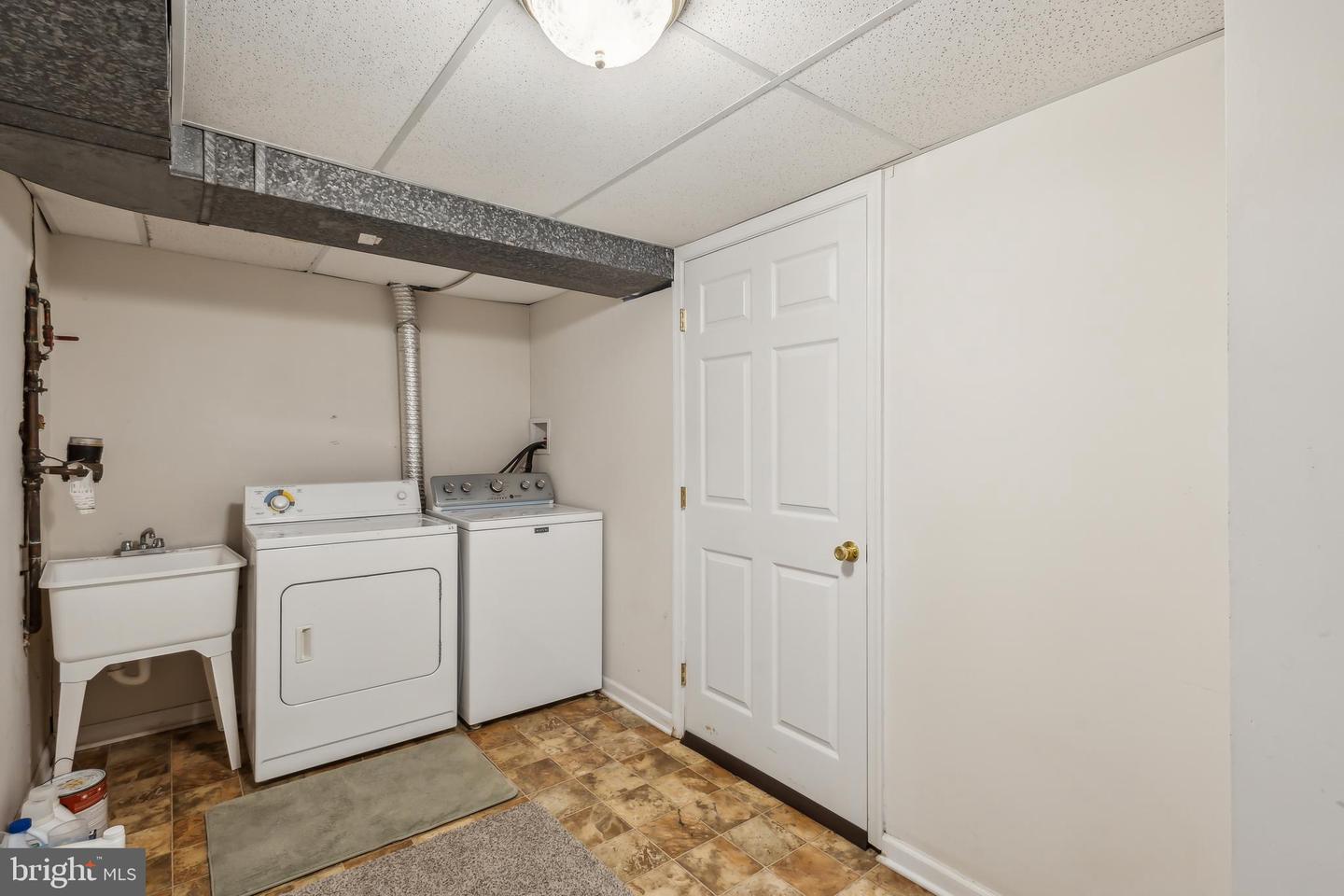 8456 Kitchener Dr