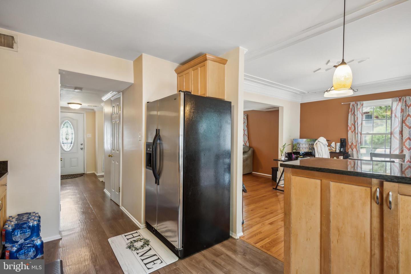 8456 Kitchener Dr