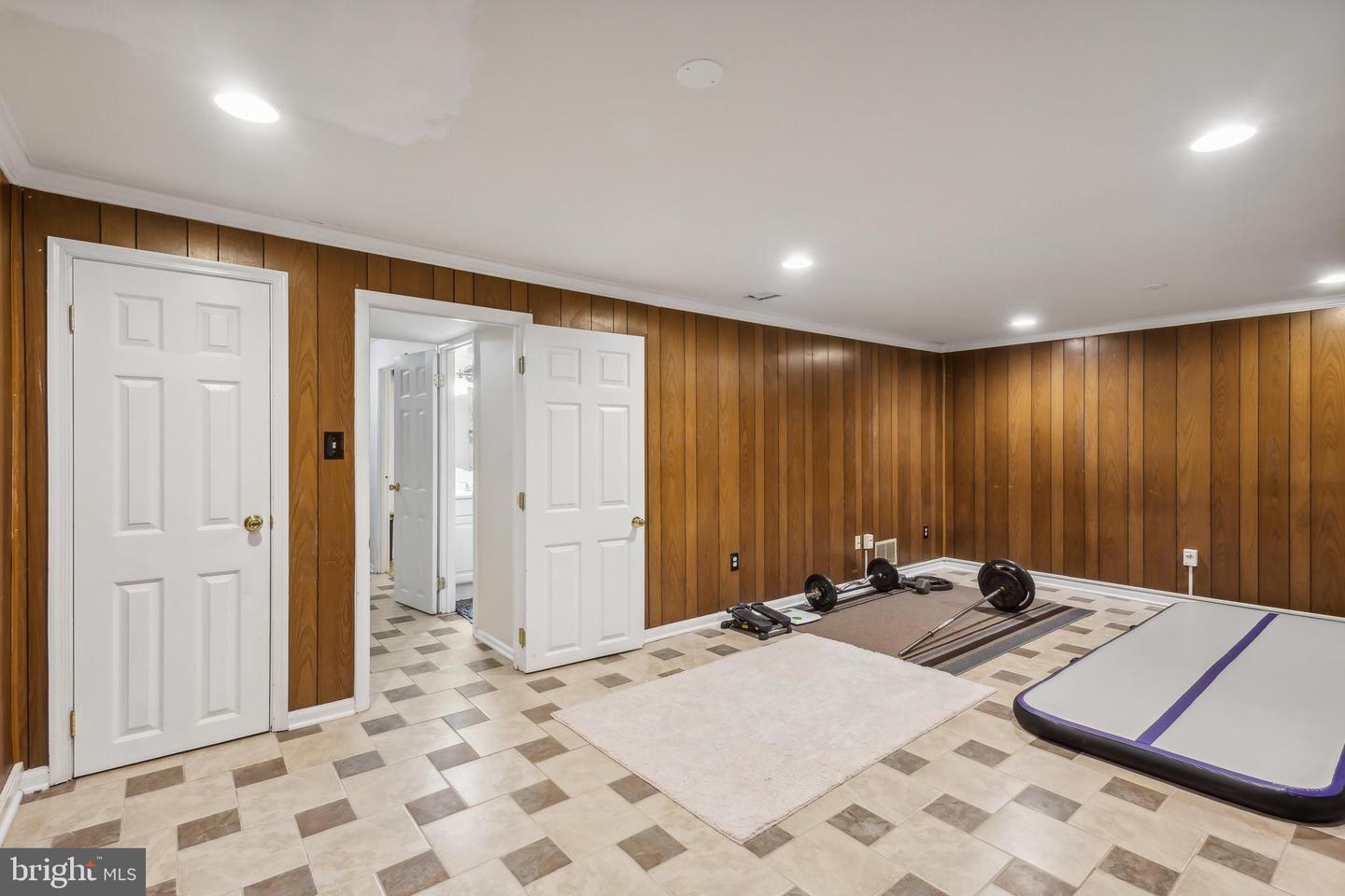 8456 Kitchener Dr