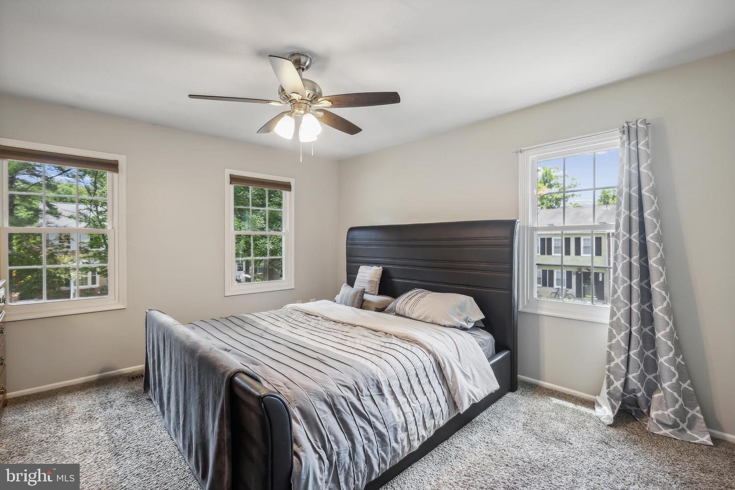 8456 Kitchener Dr