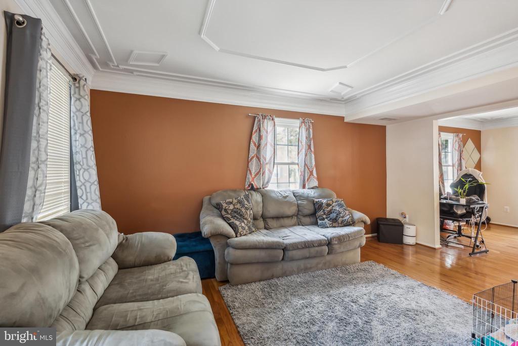 8456 Kitchener Dr