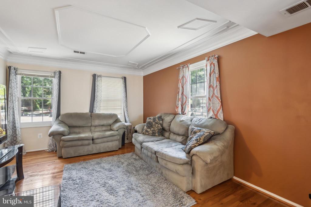 8456 Kitchener Dr