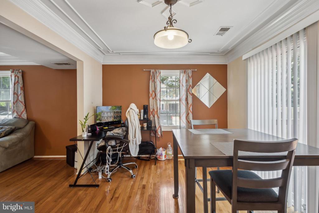 8456 Kitchener Dr