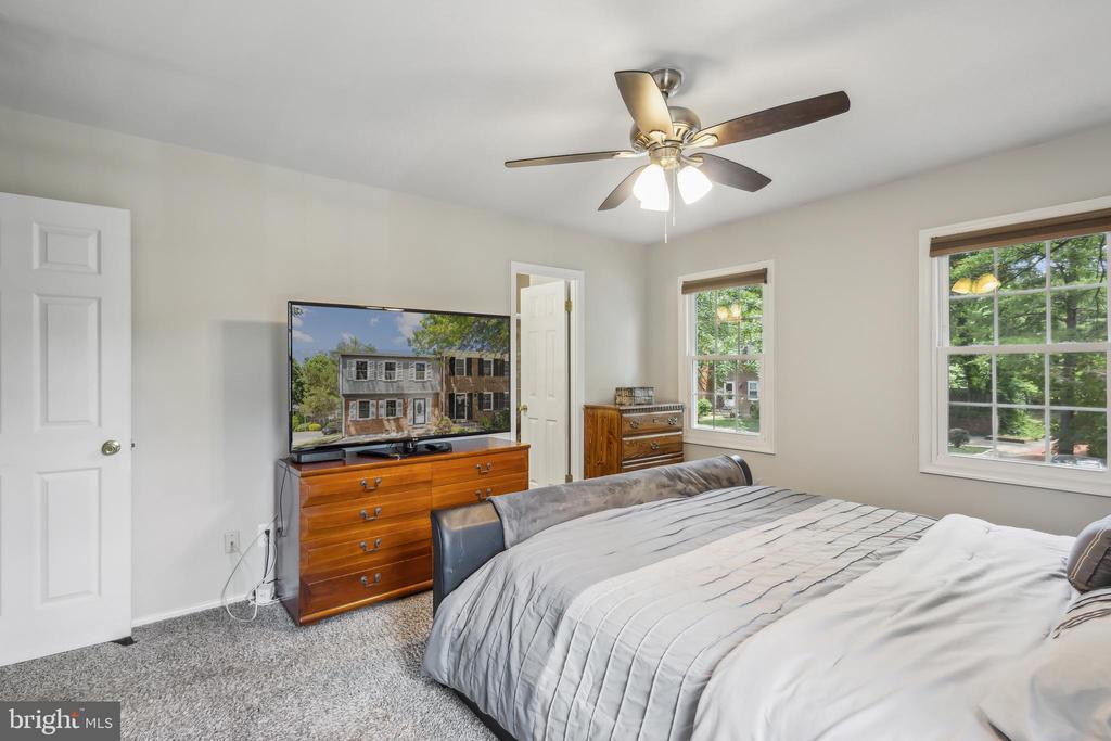 8456 Kitchener Dr