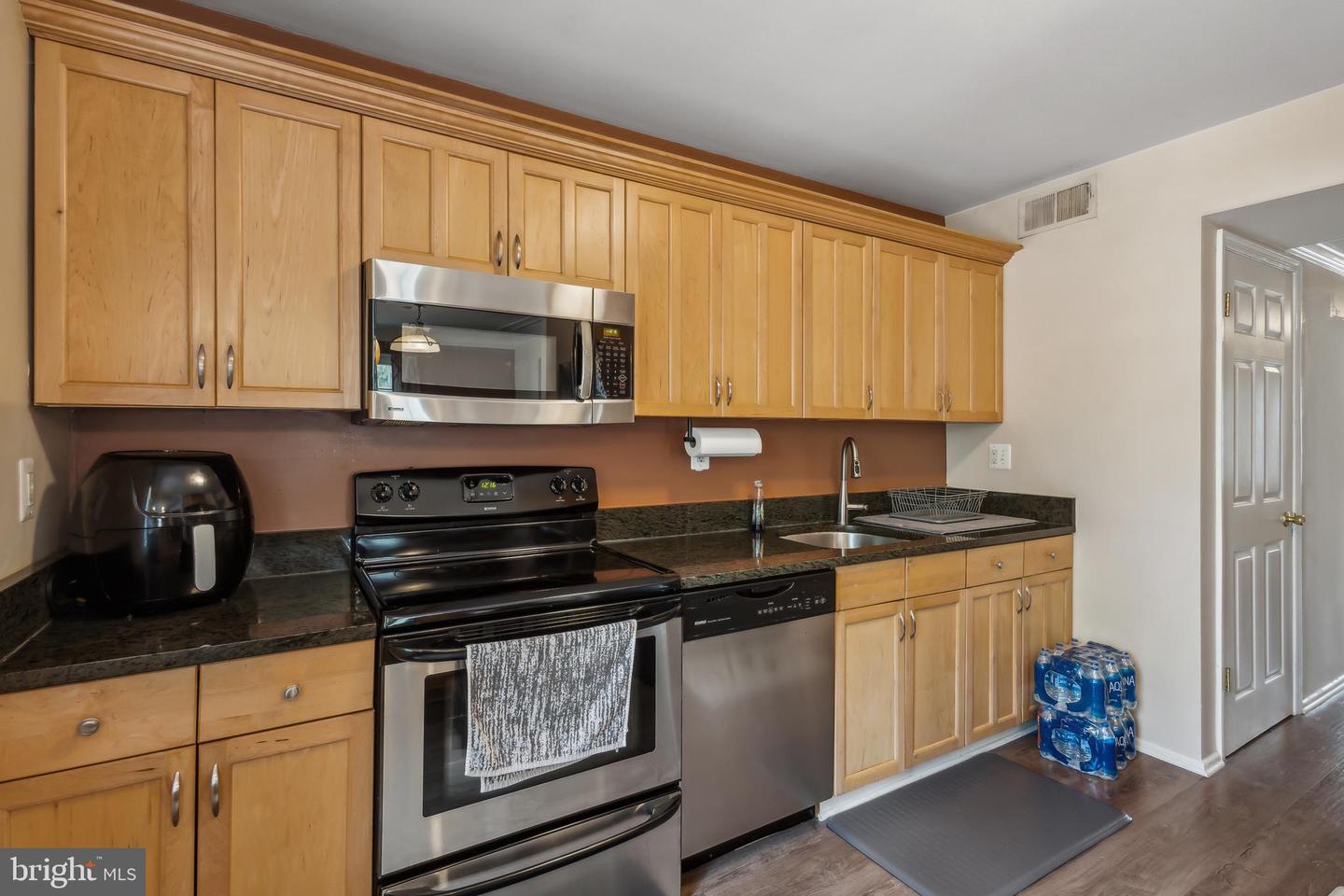 8456 Kitchener Dr