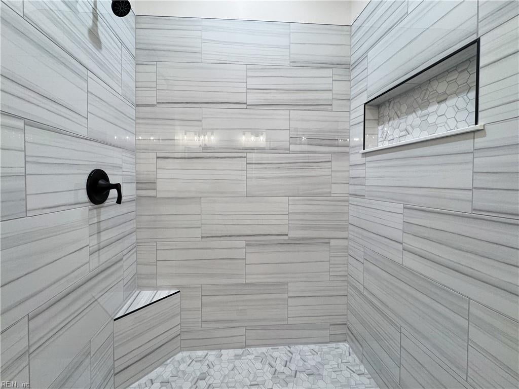 105 Lands End DR