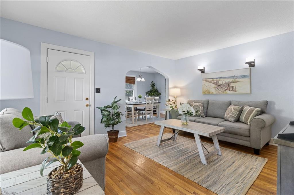 3730 Lenoir CIR