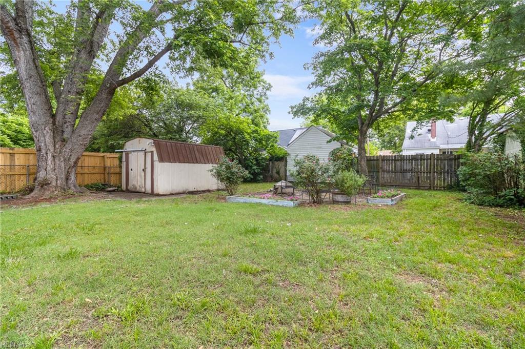 3730 Lenoir CIR