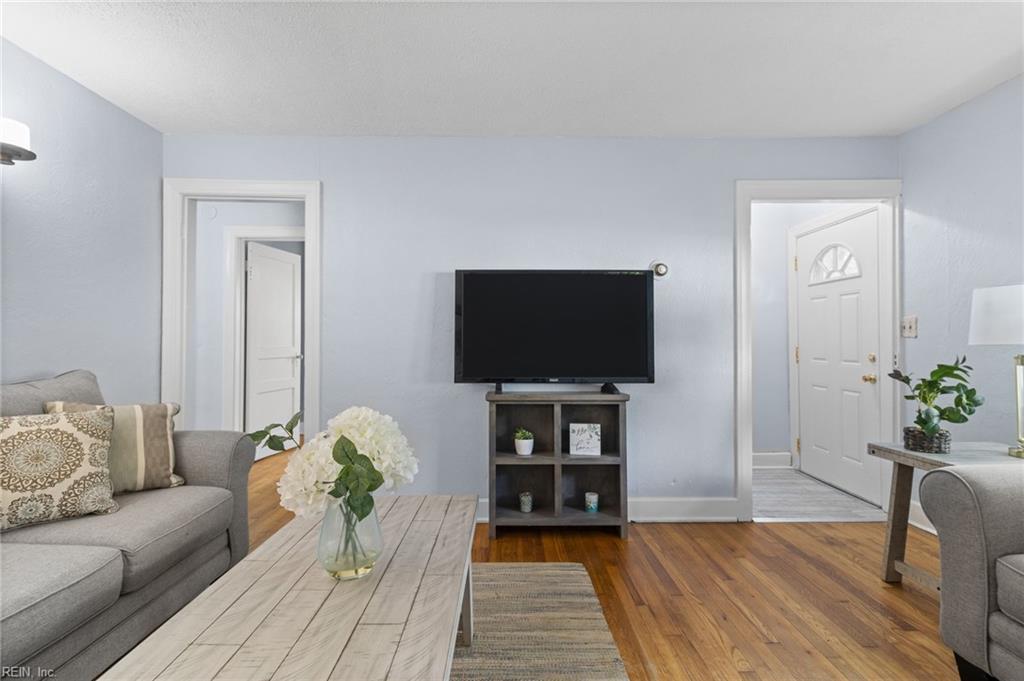 3730 Lenoir CIR