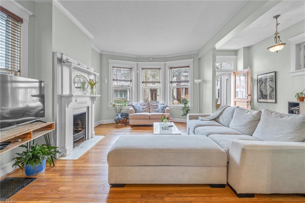 423 Warren CRES