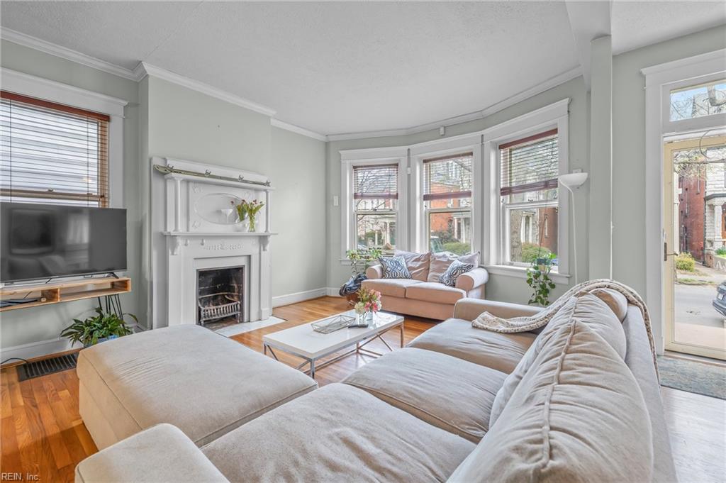 423 Warren CRES