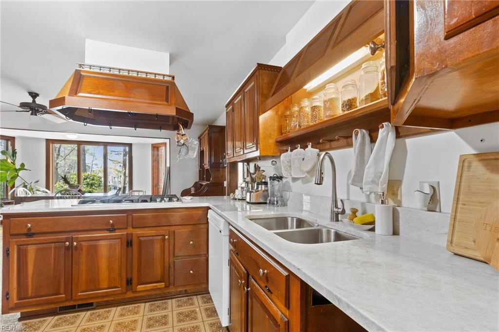 49 Carriage Hill DR