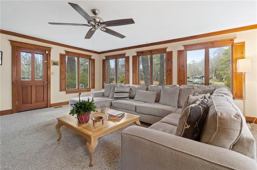 49 Carriage Hill DR