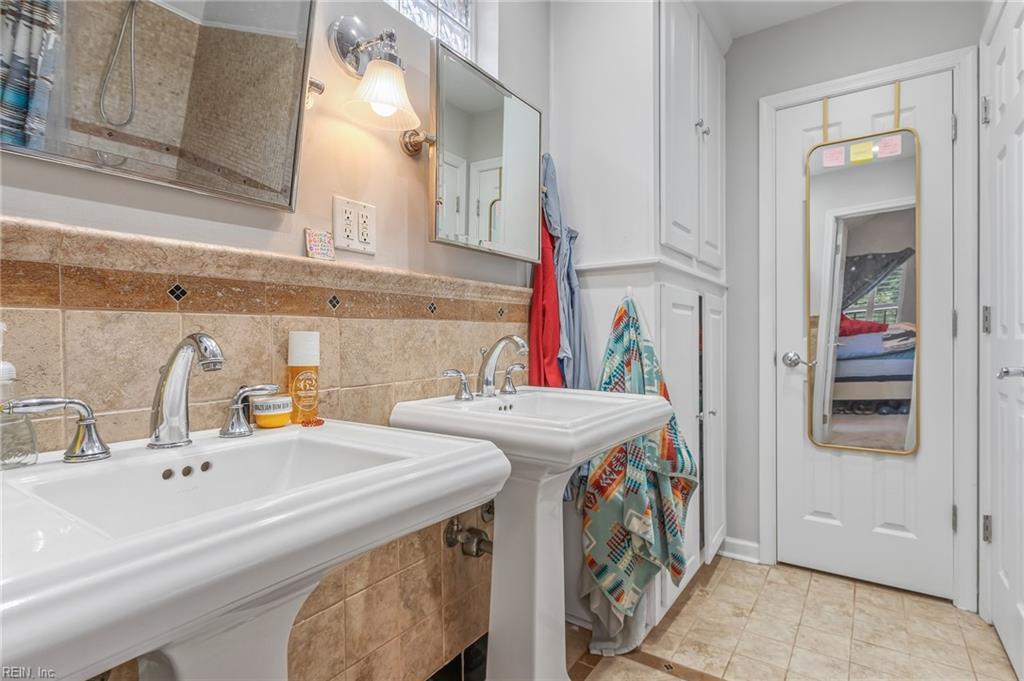 2221 Sunvista DR