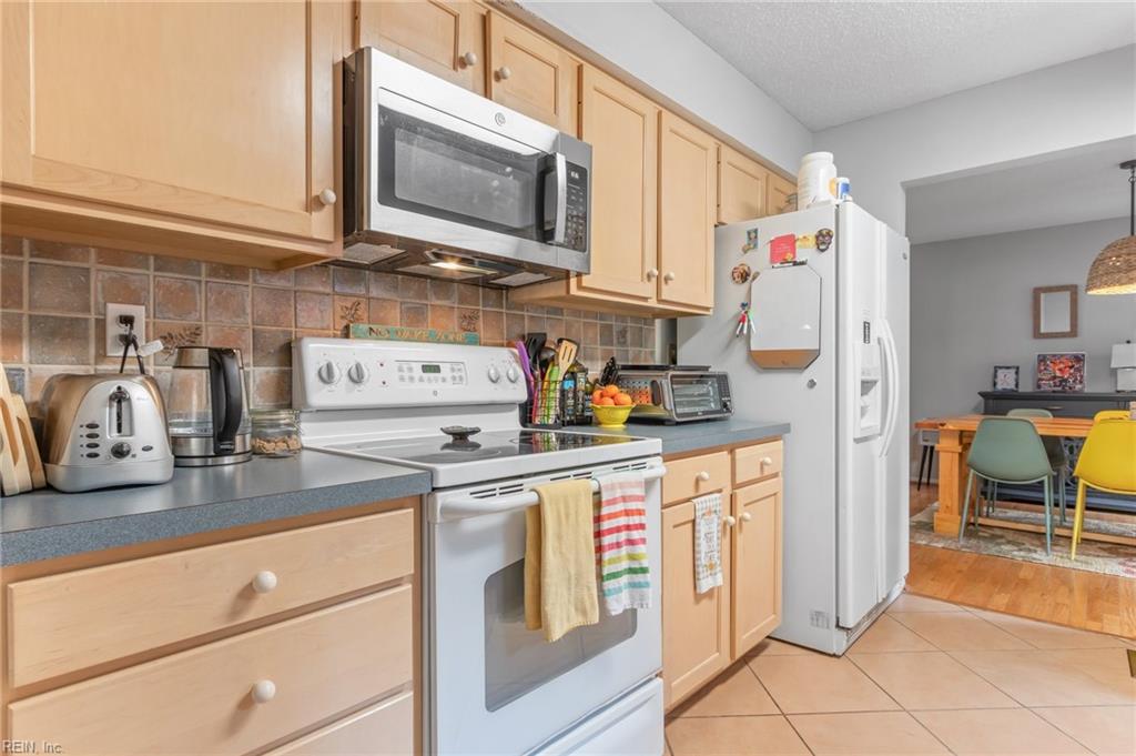 2221 Sunvista DR