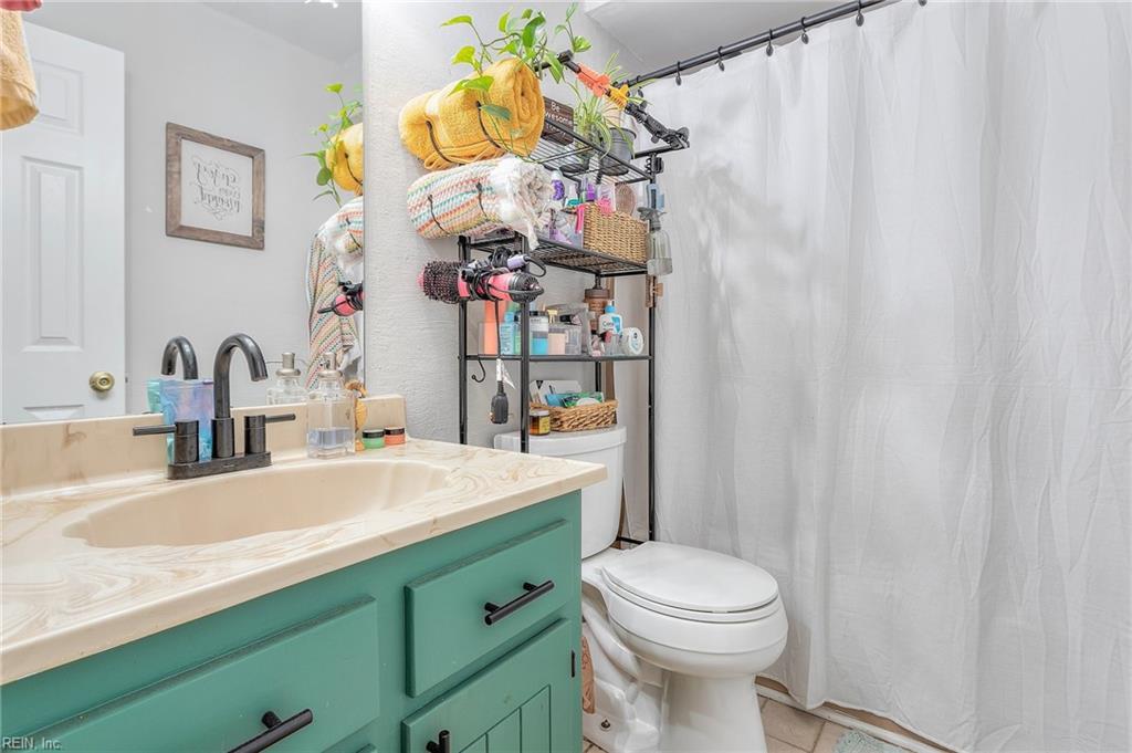 2221 Sunvista DR
