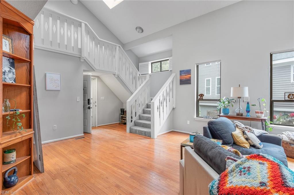 2221 Sunvista DR