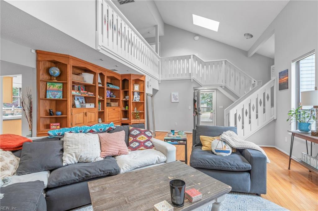 2221 Sunvista DR