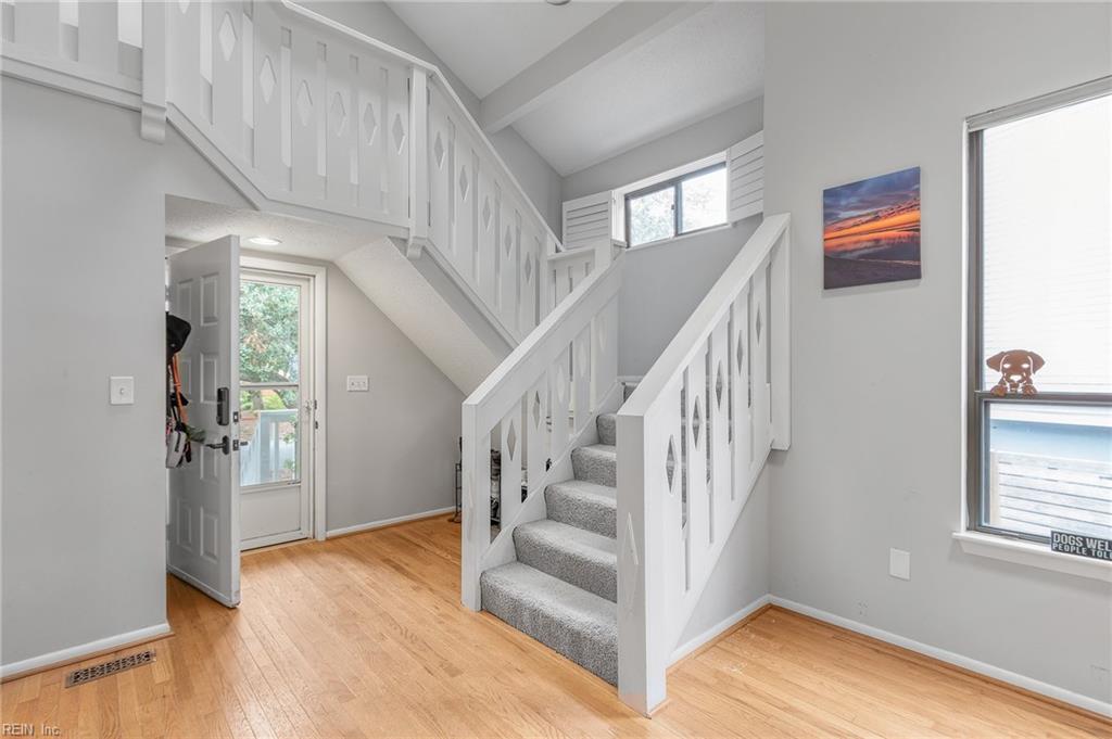 2221 Sunvista DR