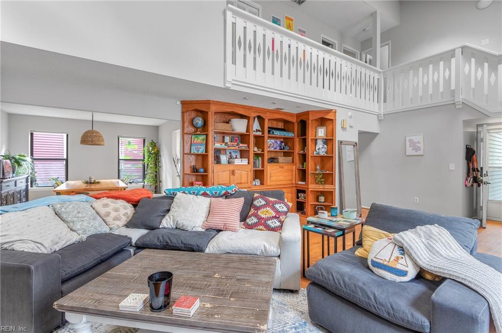 2221 Sunvista DR