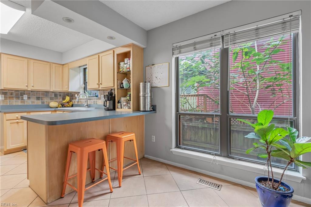 2221 Sunvista DR