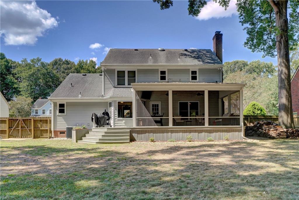 1215 Fairway DR