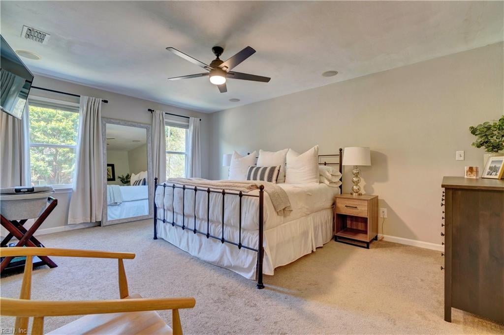 1215 Fairway DR