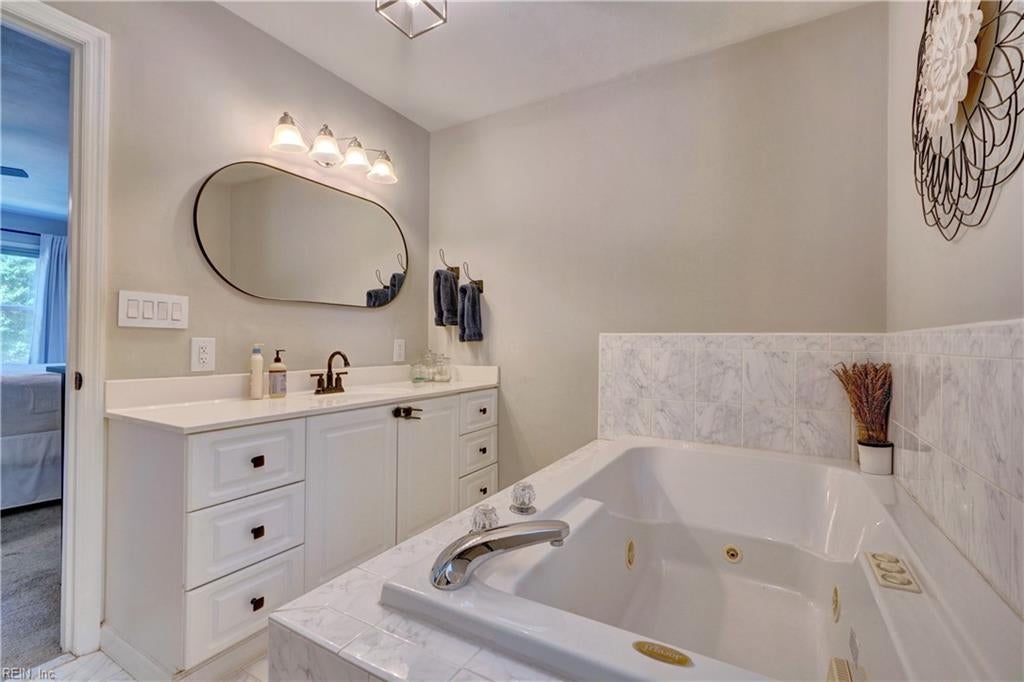 1215 Fairway DR