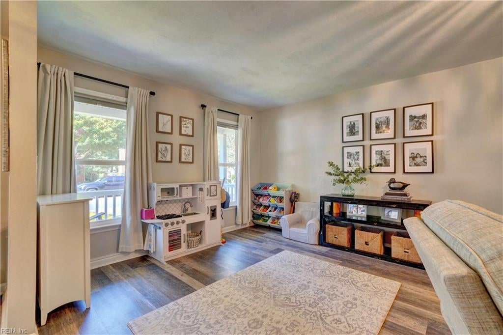 1215 Fairway DR
