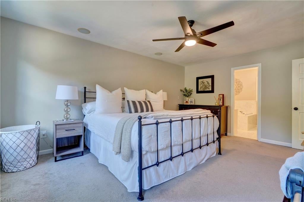 1215 Fairway DR