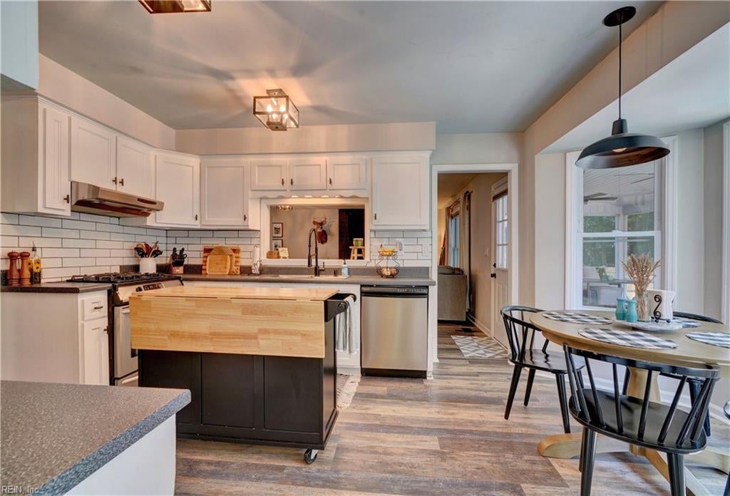 1215 Fairway DR