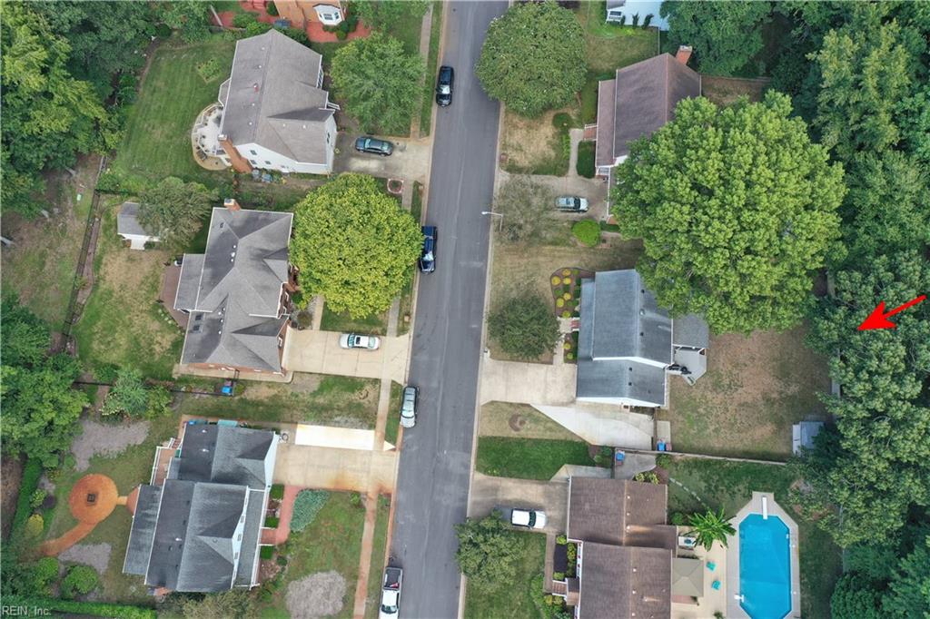 1215 Fairway DR