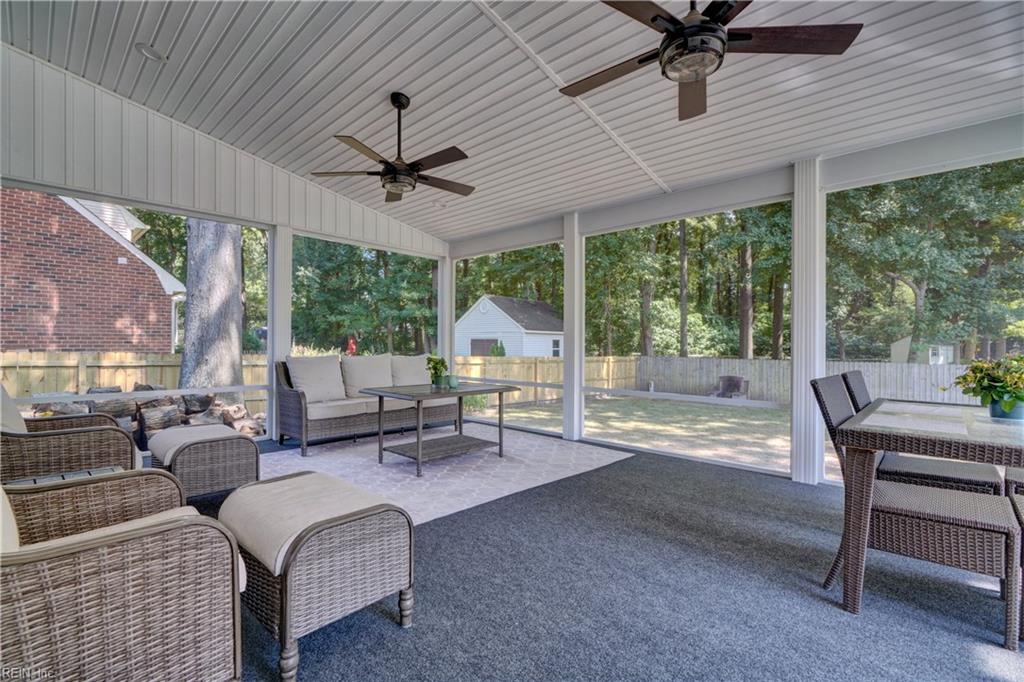 1215 Fairway DR
