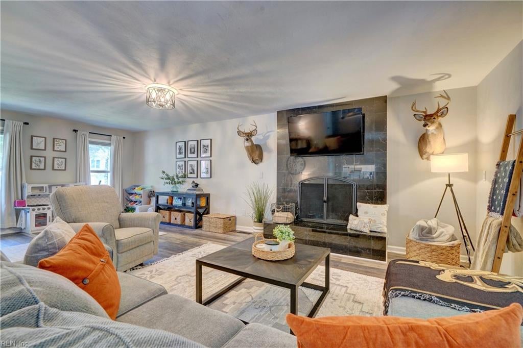 1215 Fairway DR